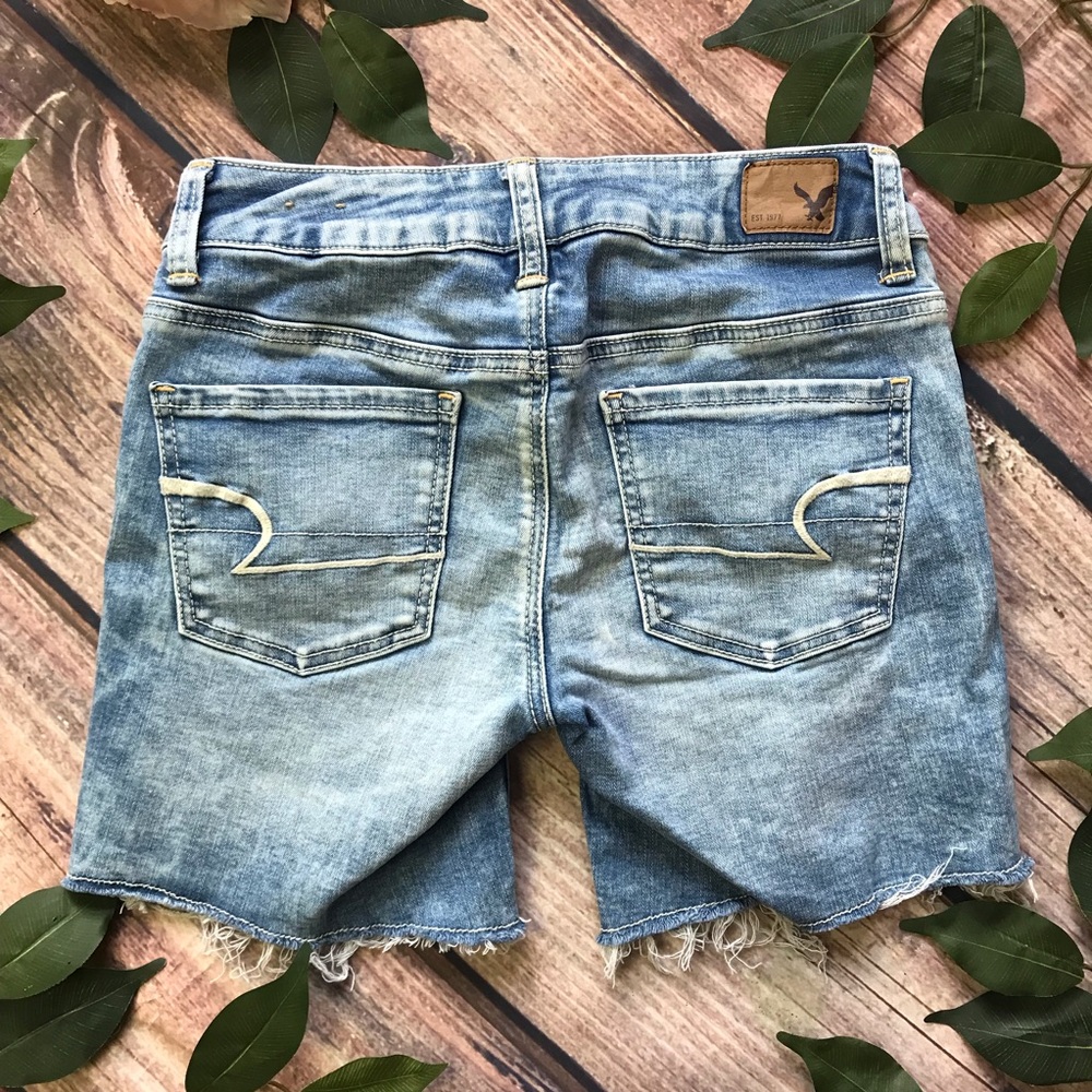 American Eagle Size 0 Midi Distressed Shorts Stretch